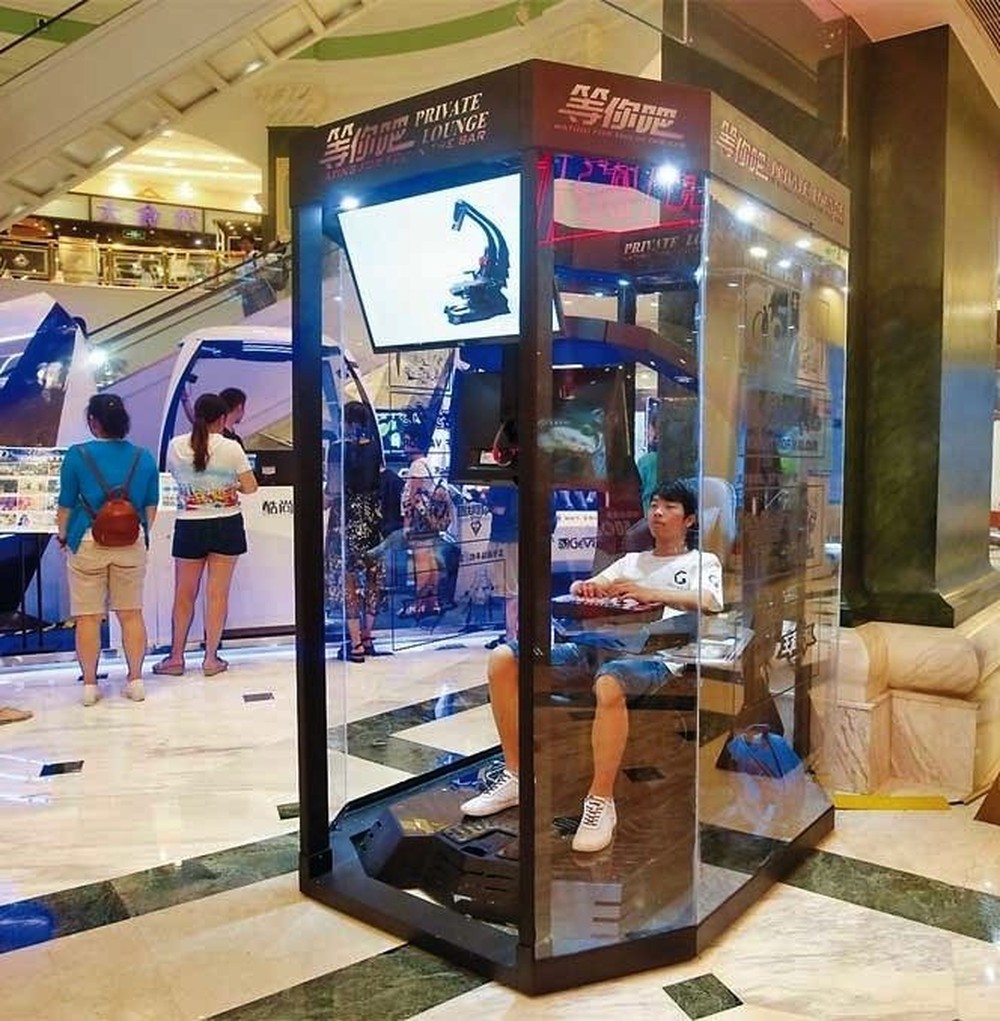 A unique service in a shopping center: A husband's room for his wife to shop freely - Photo 4.