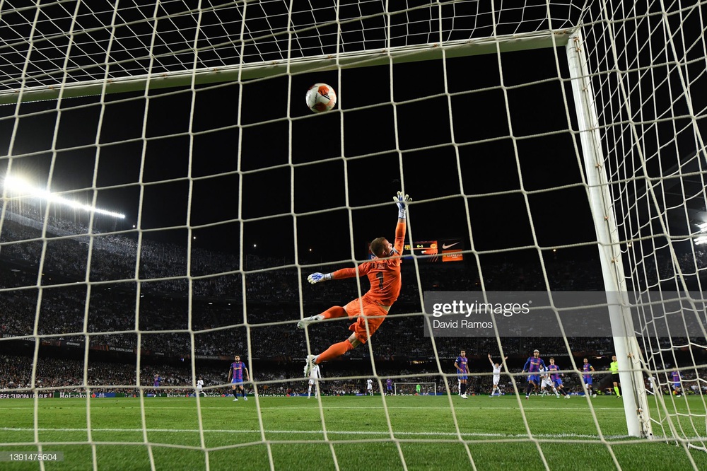 Concussion: Barcelona collapsed at home, bowed to leave the second division tournament - Photo 2.