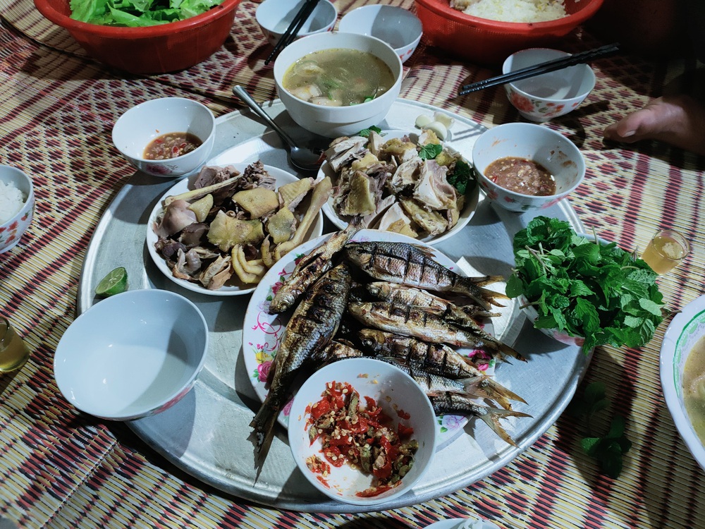 Xuyên đêm săn cá mát - đặc sản độc nhất vô nhị ở vùng cao tỉnh Quảng Trị - Ảnh 11.