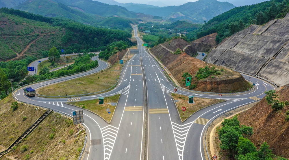 Chính thức khai thác cao tốc nối Đà Nẵng - Huế, không thu phí - Ảnh 1.