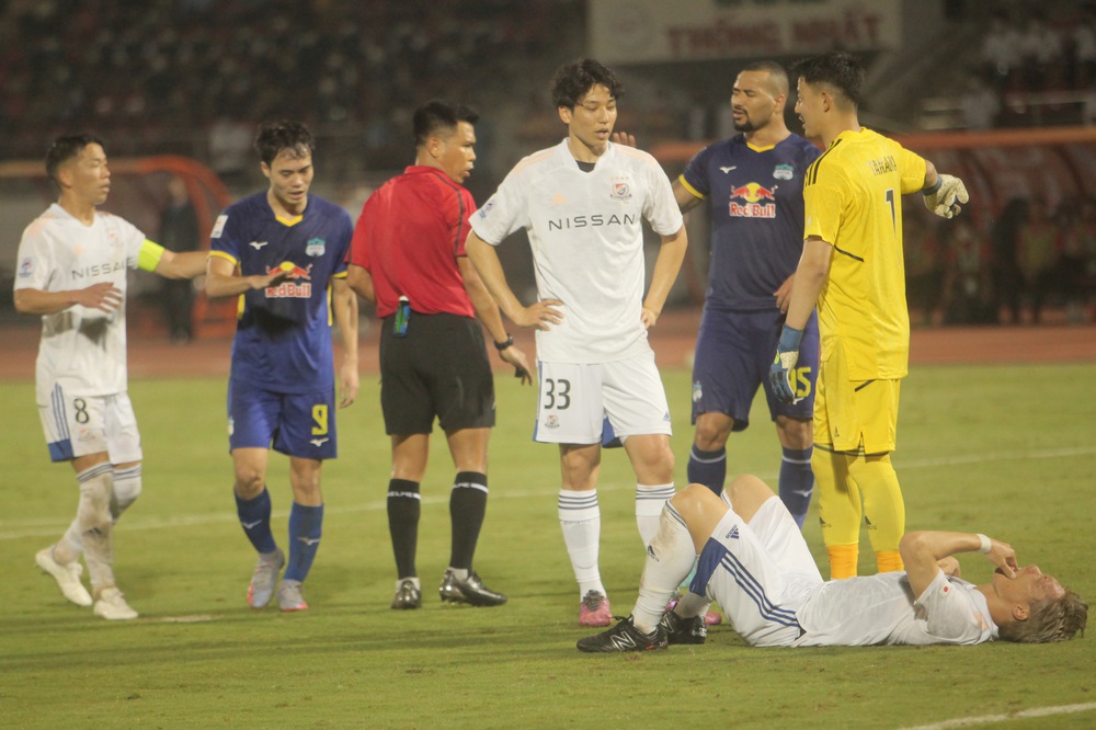 Văn To&agrave;n qu&ecirc;n luật, v&ocirc; t&igrave;nh rơi v&agrave;o c&aacute;i bẫy tinh qu&aacute;i của đội &Aacute; qu&acirc;n Nhật Bản - Ảnh 6.