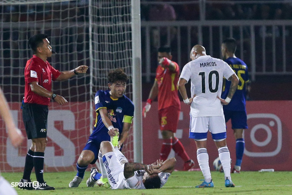 Xuân Trường thi đấu fair-play dù đội nhà đang thua đội bóng Nhật Bản ở AFC Champions League - Ảnh 1.