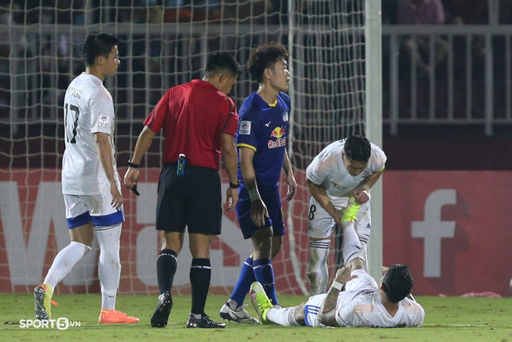 Xuân Trường thi đấu fair-play dù đội nhà đang thua đội bóng Nhật Bản ở AFC Champions League - Ảnh 2.