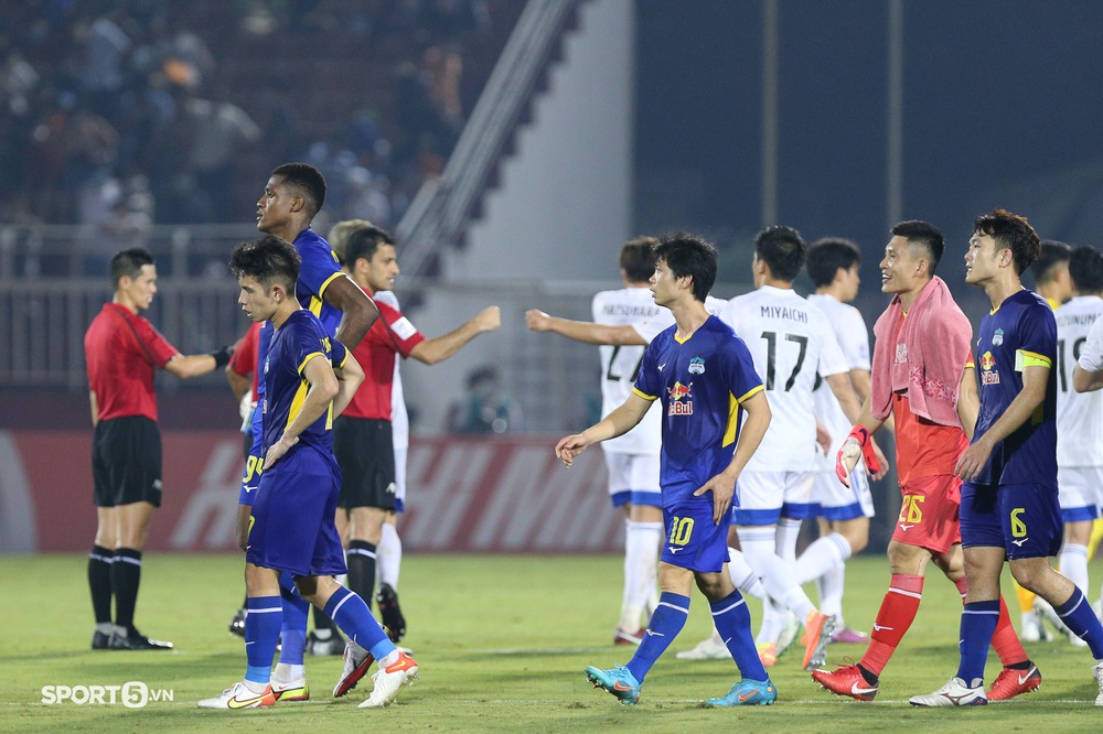 Xuân Trường thi đấu fair-play dù đội nhà đang thua đội bóng Nhật Bản ở AFC Champions League - Ảnh 6.