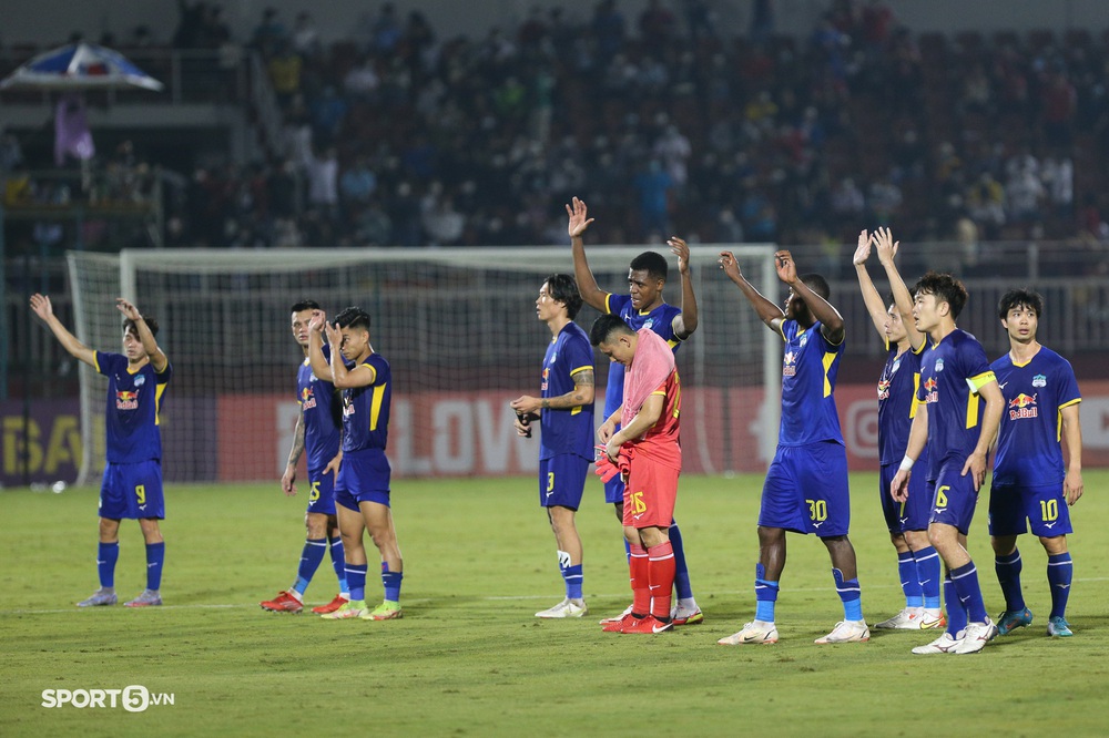 Xuân Trường thi đấu fair-play dù đội nhà đang thua đội bóng Nhật Bản ở AFC Champions League - Ảnh 7.