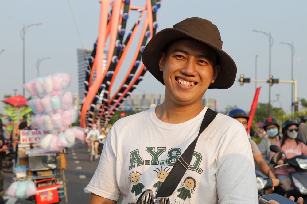 The hottest kite-flying beach in Saigon: Where adults find their childhood, children play healthy - Photo 3.