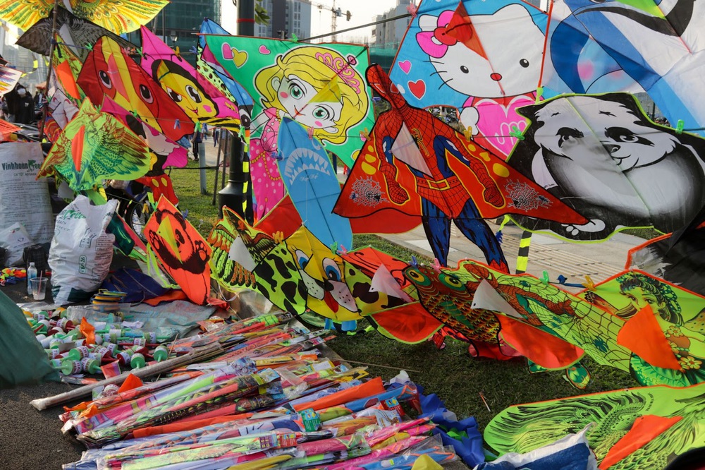 The hottest kite-flying beach in Saigon: Where adults find their childhood, children play healthy - Photo 6.