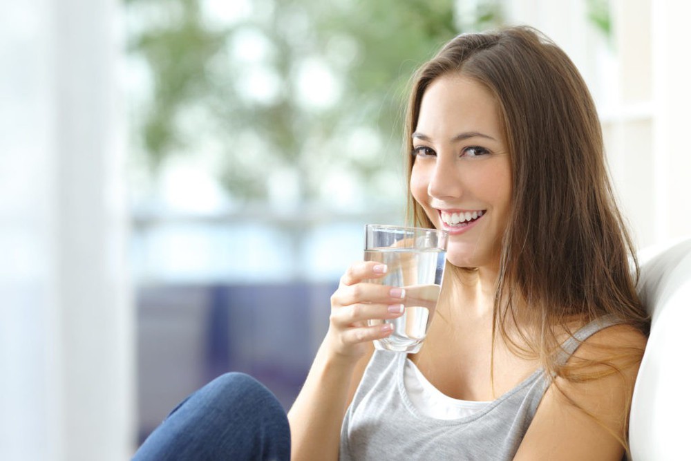 Uống nước khi bụng đói có lợi ích sức khỏe như thế nào? - Ảnh 3.