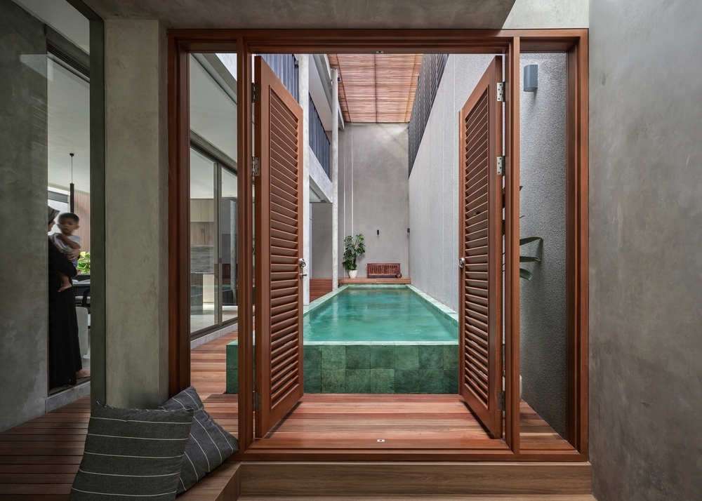 Xanh mát như căn nhà phố Indonesia: Đem hồ bơi vào trong không gian sống - Ảnh 4.