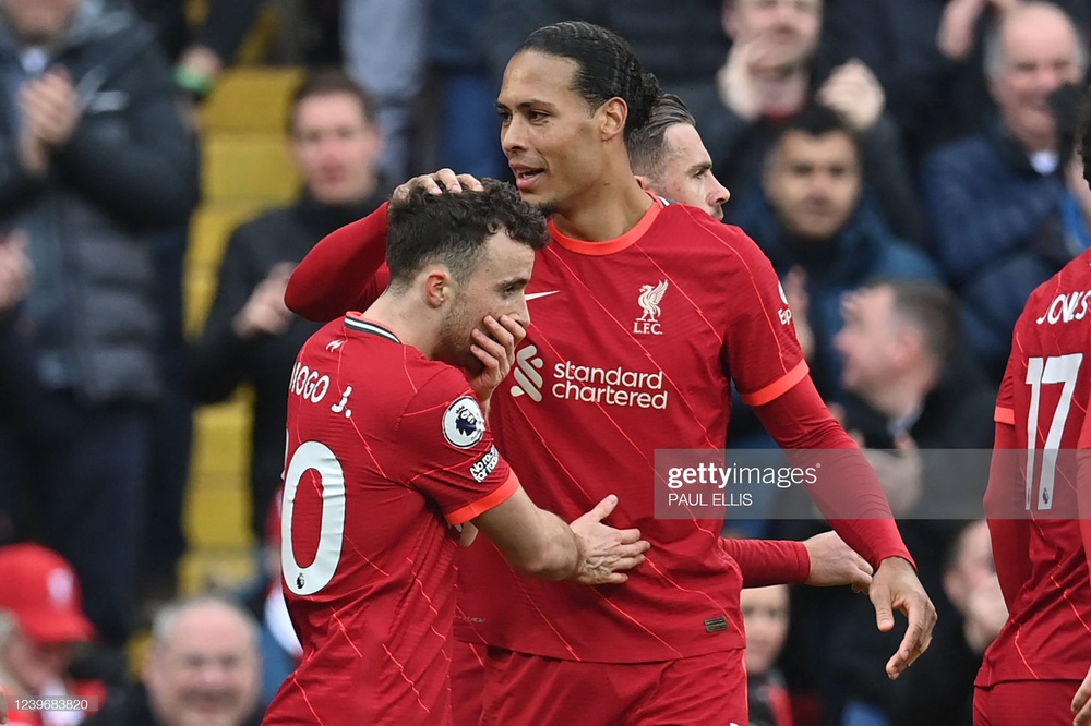 Liverpool vượt l&ecirc;n dẫn đầu Ngoại hạng Anh - Ảnh 4.