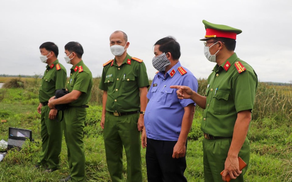 Vụ thi thể bị bịt miệng, trói chân tay: Công an tìm thấy đoạn dây trong túi quần nạn nhân - Ảnh 2.