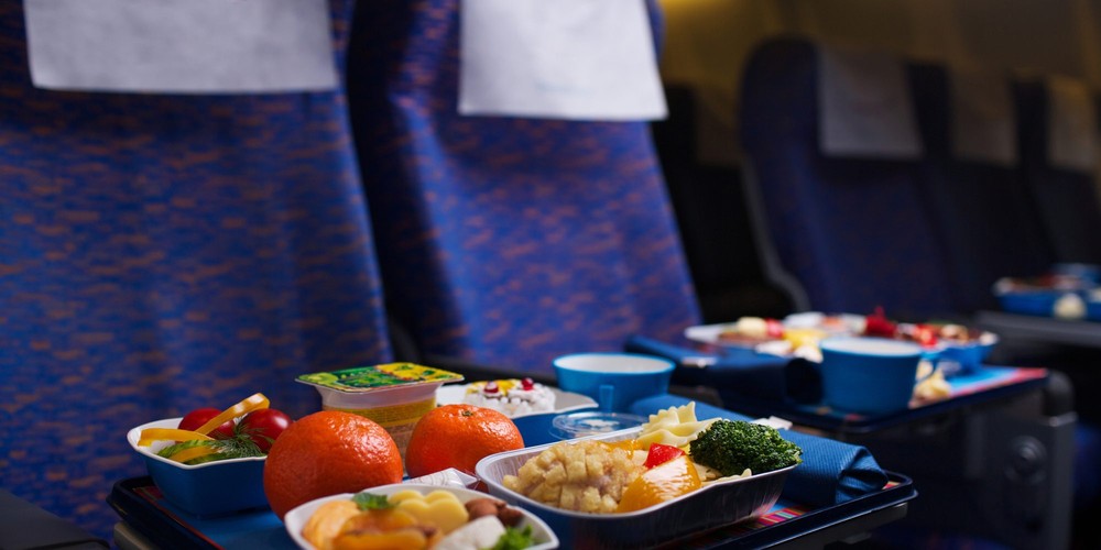 Đi máy bay đừng ăn những món này nếu không muốn bụng dạ biểu tình: Chuyên gia khuyến cáo - Ảnh 4.