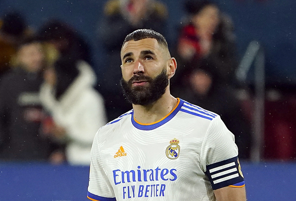 Real Madrid tiến gần chức vô địch La Liga trong ngày kỳ lạ của Benzema - Ảnh 2.