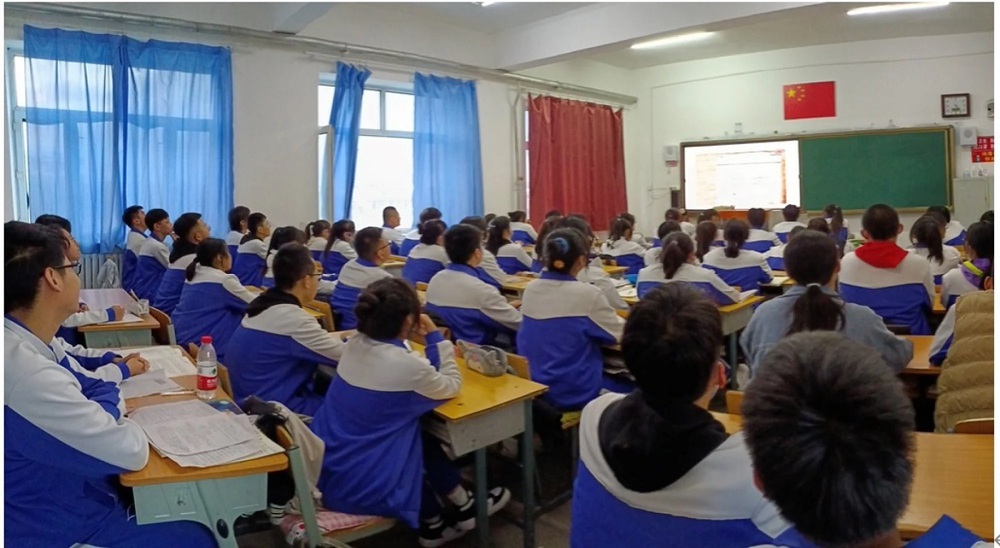 Trung Quốc: Phụ huynh vi phạm quy định phòng dịch, nhà trường đuổi học nam sinh - Ảnh 1.