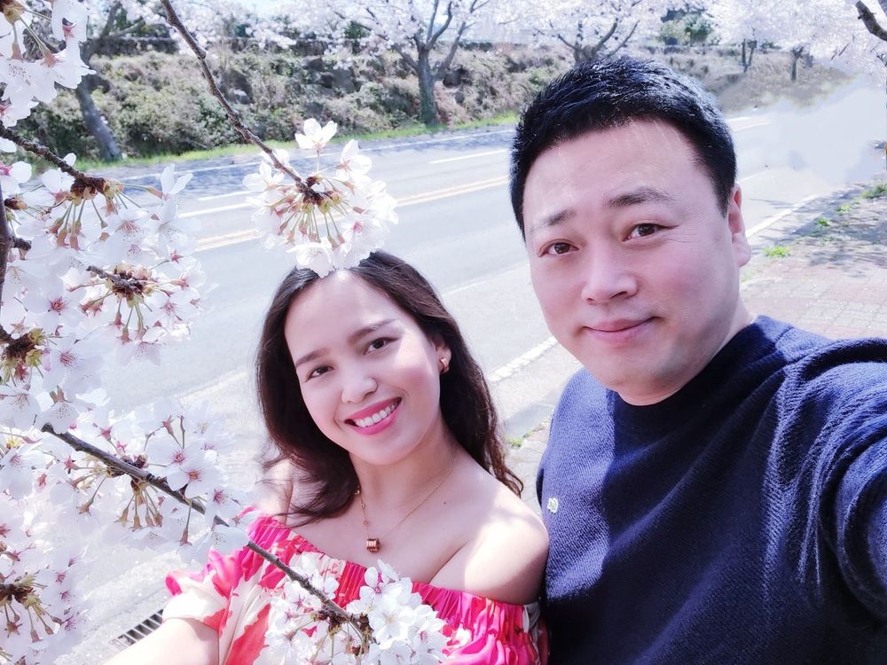 Mẹ Việt 2 con lấy trai tân Hàn, mẹ chồng thương như con gái, cuộc sống êm ái trên đảo Jeju - Ảnh 1.