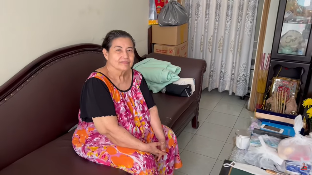 Nghệ sĩ Mai Thanh Dung nhiều bệnh nặng, không dùng thuốc sẽ bị mù, chồng nằm liệt giường - Ảnh 1. Nghệ sĩ Mai Thanh Dung nhiều bệnh nặng, không dùng thuốc sẽ bị mù, chồng nằm liệt giường - Ảnh 1.