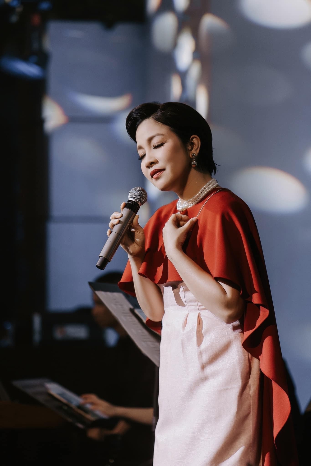 Diva Mỹ Linh sống an yên, viên mãn trong biệt phủ nhiều cây xanh nên tuổi U50 vẫn trẻ đẹp - Ảnh 6.