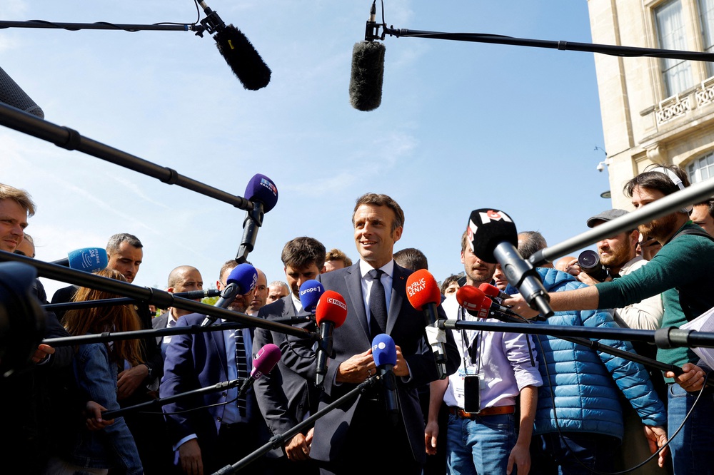 Tổng thống Macron đưa ra thông điệp tranh cử cuối cùng trước ngày bầu cử Pháp 24/4 - Ảnh 1.