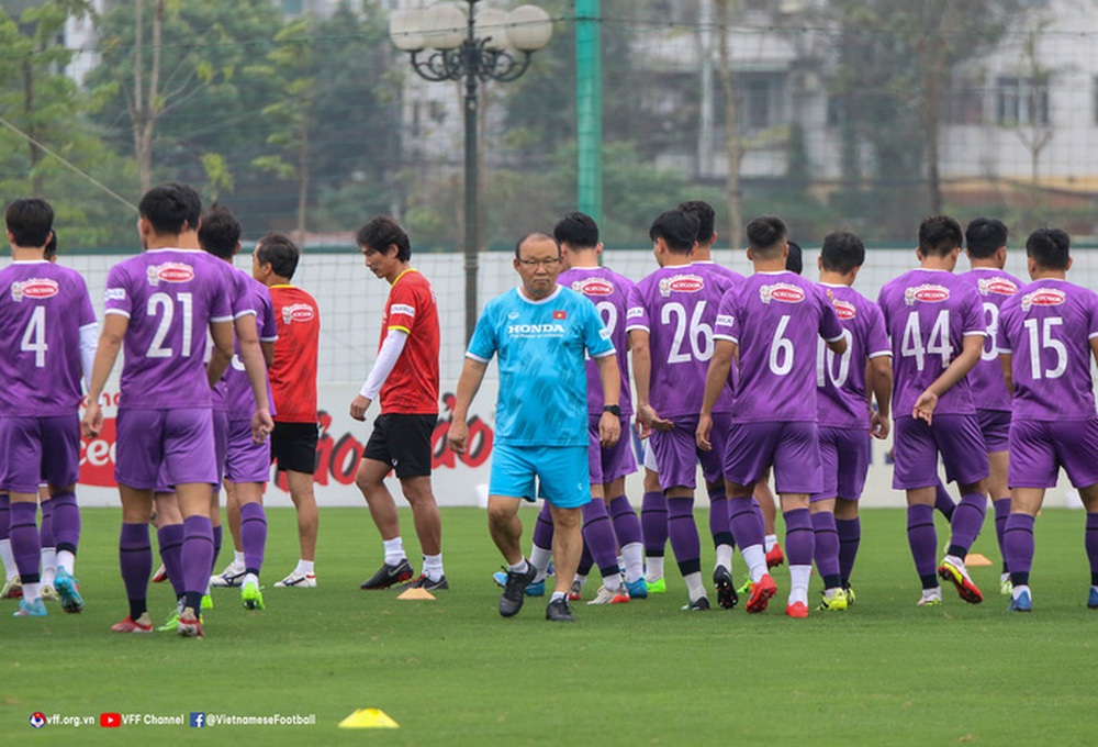 Thủ môn U23 Việt Nam méo mặt với bài tập chuẩn bị cho SEA Games 31 - Ảnh 11.