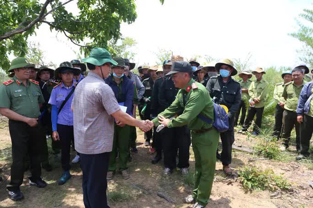  Bí thư, chủ tịch tỉnh Đắk Lắk kiểm tra hiện trường vụ phá rừng gây xôn xao dư luận  - Ảnh 4.