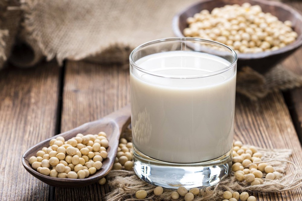 10 công dụng tuyệt vời của sữa đậu nành với sức khỏe con người - Ảnh 1.