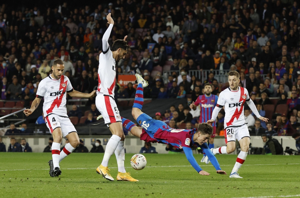 Barca thua trận đá bù, Real Madrid chỉ cần thêm 1 điểm để vô địch La Liga - Ảnh 1.