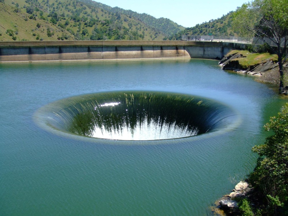 Not a Photoshop image, these water holes are real on Earth, but where do they flow?  - Photo 1.