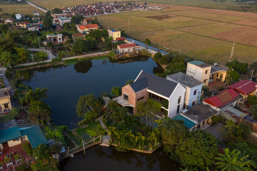 Biệt thự Việt xanh mát giữa làng quê - Ảnh 14.