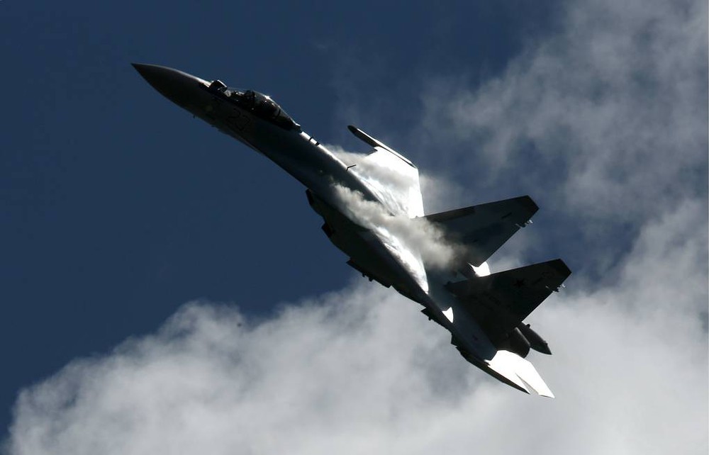 Máy bay chiến đấu Su-35 của Nga bị bắn rơi trên trận địa: Vì sao phải như vậy?  - Ảnh 1.