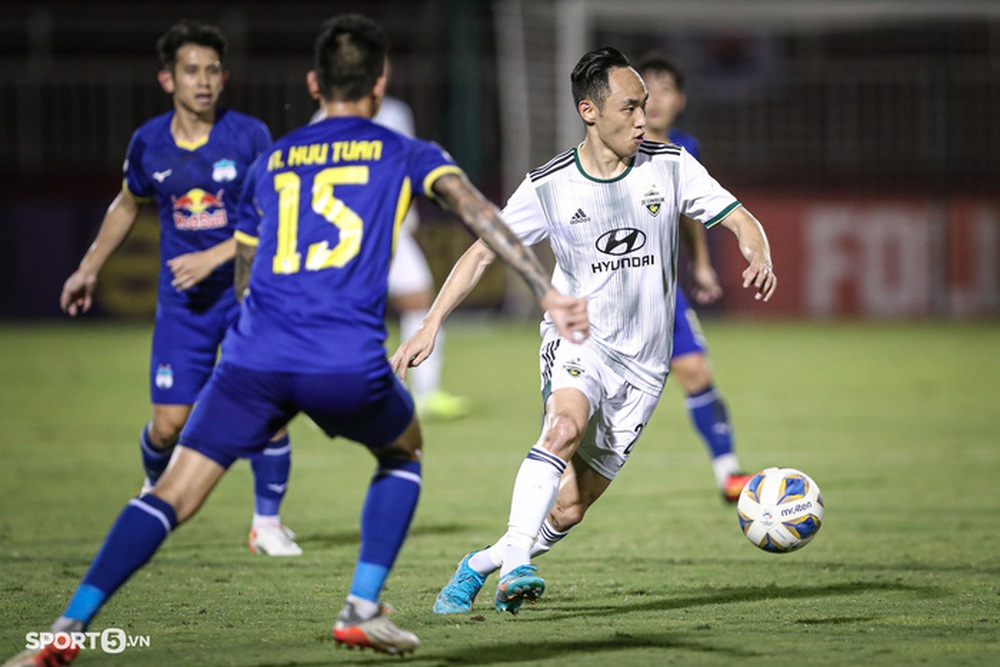 Hữu Tuấn và ngoại binh suýt choảng nhau trong trận hoà của HAGL tại AFC Champions League 2022 - Ảnh 5.