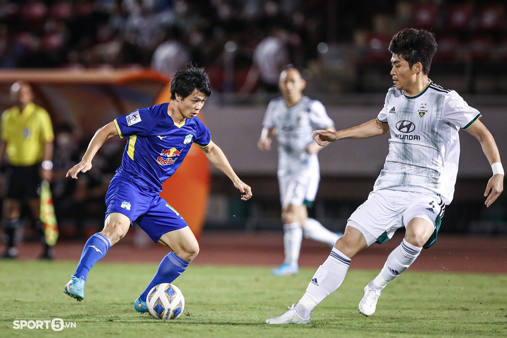 Hữu Tuấn và ngoại binh suýt choảng nhau trong trận hoà của HAGL tại AFC Champions League 2022 - Ảnh 8.