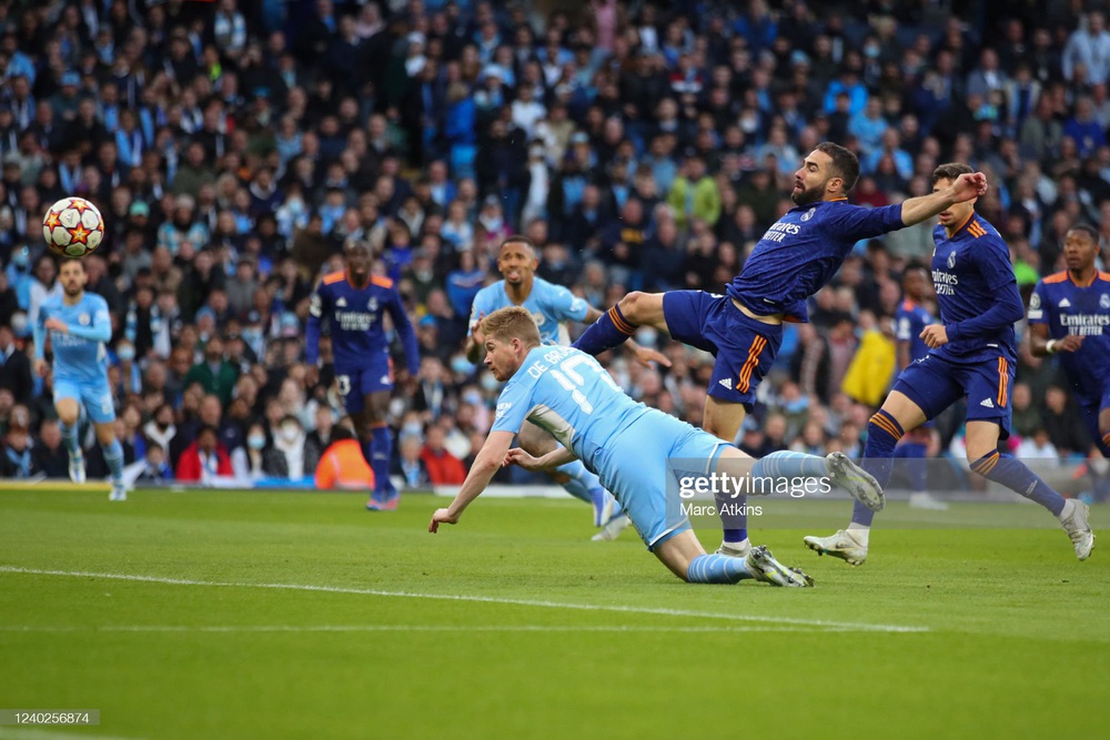 Pep Guardiola ôm đầu vì tử huyệt, Man City và Real rượt đuổi trong trận cầu 7 bàn thắng - Ảnh 1.