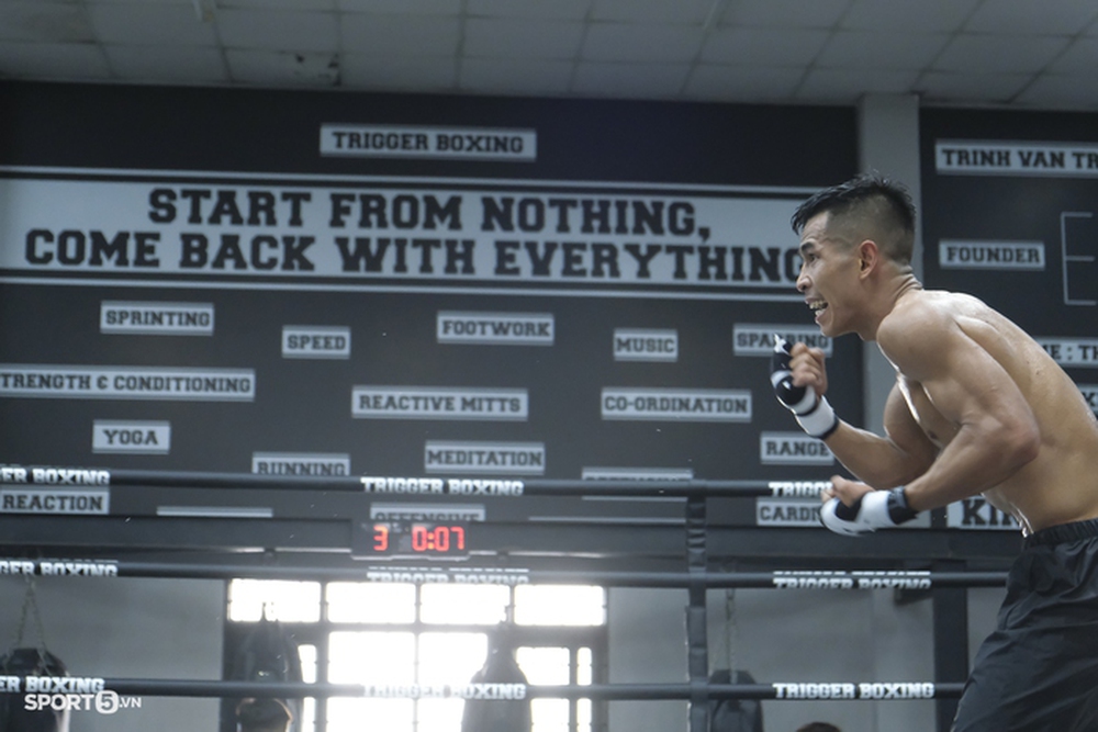 Võ sĩ boxing Trần Văn Thảo vượt cái nóng, tăng tốc cho SEA Games 31 - Ảnh 2.