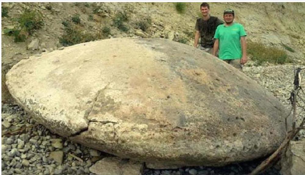 Tìm thấy nhiều phiến đá có hình đĩa bay, Nga nghi ngờ dấu vết của người ngoài hành tinh? - Ảnh 1.