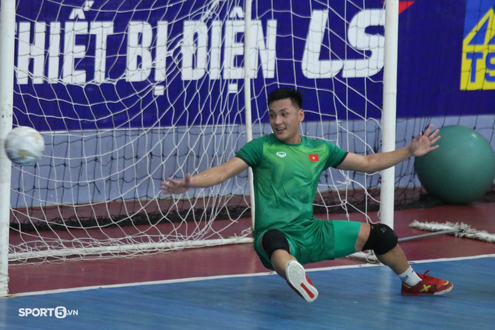HLV trưởng futsal Việt Nam: Hồ Văn Ý là điểm tựa vững chắc cho khâu phòng ngự tại SEA Games 31 - Ảnh 1.