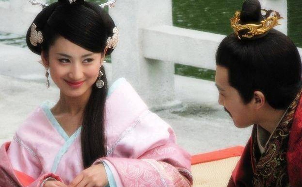 Bi kịch hoàng đế có nhiều thê thiếp nhưng không con, cuối cùng đột tử trên giường mỹ nhân