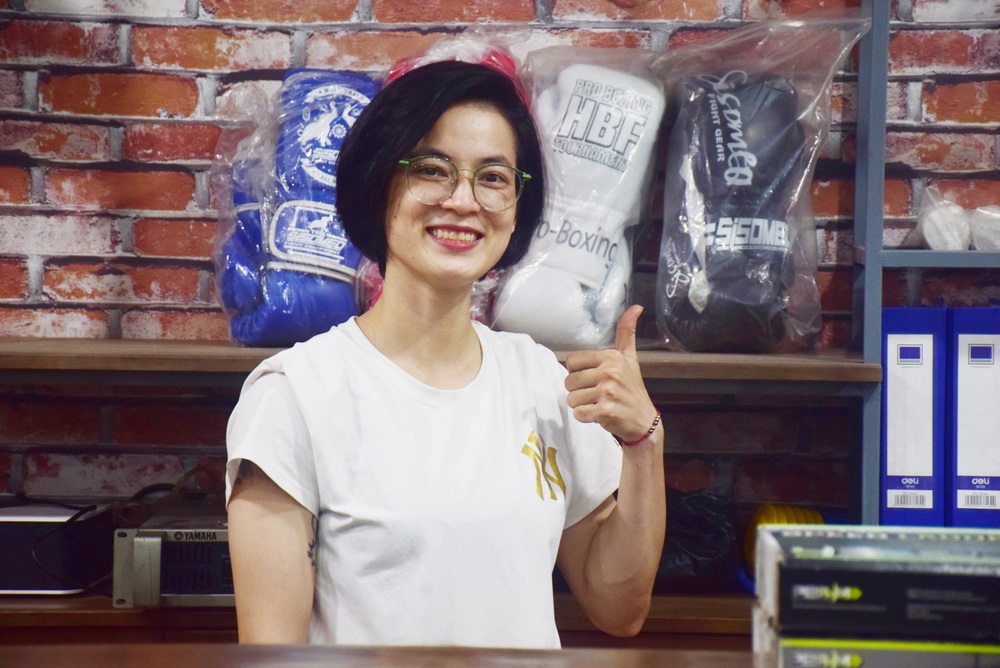 Mỹ nh&acirc;n v&otilde; Việt n&eacute;n đau chiến đấu: Đ&ograve;i nợ Th&aacute;i, đả bại Phi, l&agrave;m dậy s&oacute;ng v&otilde; đ&agrave;i Singapore - Ảnh 10.