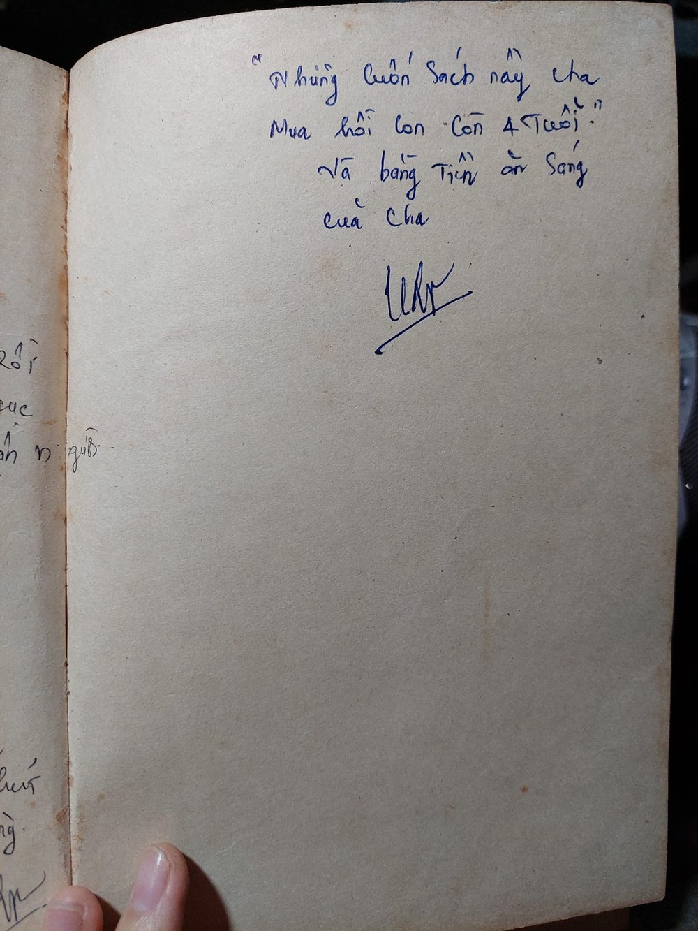 The book was found in the thrift store, the father's words moved people - Photo 2.