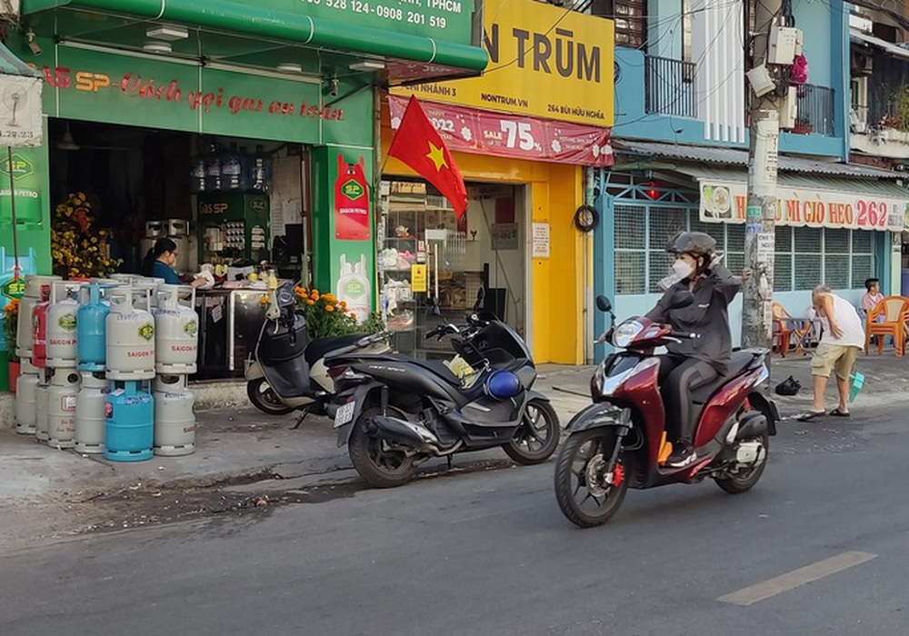 Gas prices left the record mark, down 29,000-31,000 VND/12kg bottle - Photo 1.