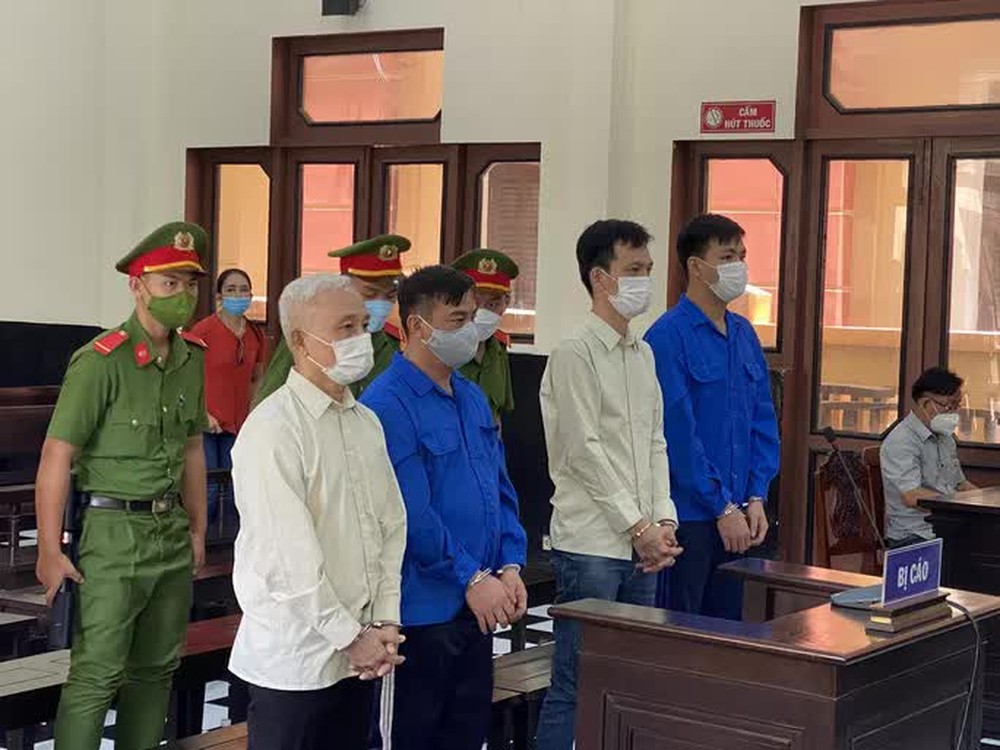 The director of a hospital in Tien Giang hires thugs to kill people because of jealousy - Photo 1. The director of a hospital in Tien Giang hires thugs to kill people because of jealousy - Photo 1.