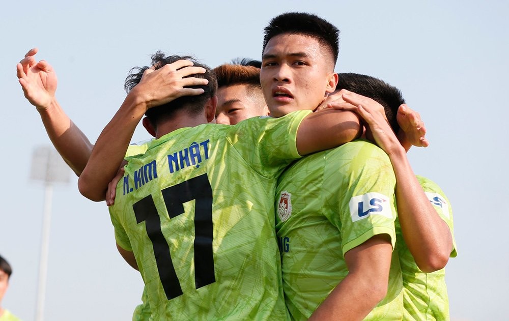 Tuyển thủ U23 Việt Nam tỏa s&aacute;ng gi&uacute;p Phố Hiến đ&aacute;nh bại Ph&ugrave; Đổng kh&ocirc;ng tưởng - Ảnh 1.