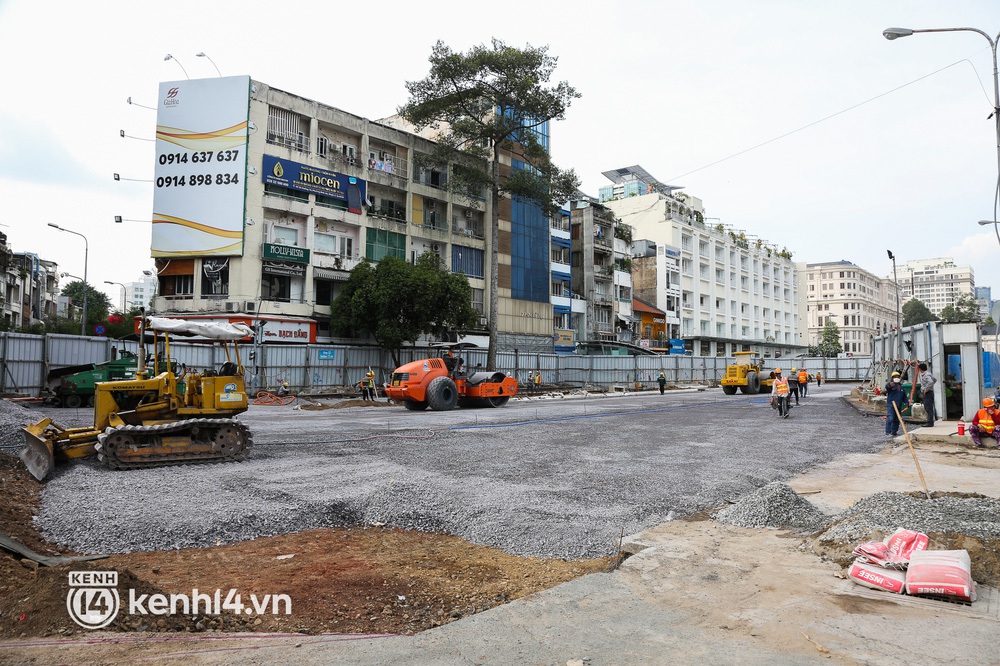 Người dân tại “đất vàng” TP.HCM vui mừng khi rào chắn công trình Metro sắp được tháo dỡ sau 8 năm - Ảnh 18.