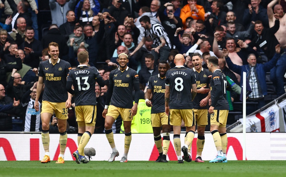 Huỷ diệt thiếu gia Newcastle, Tottenham trở lại top 4 và đẩy MU xuống hạng 7 - Ảnh 3.