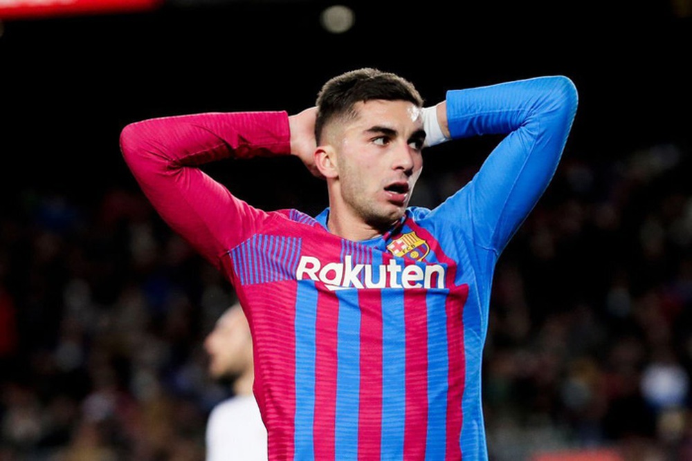 Pedri tỏa s&aacute;ng rực rỡ gi&uacute;p Barcelona nhọc nhằn vượt ải Sevilla  - Ảnh 4.