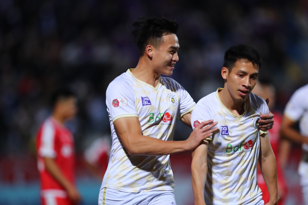 Ngoại binh CLB Hà Nội siêu vô duyên, suýt phá nát trận chia tay ý nghĩa của Quang Hải - Ảnh 3.