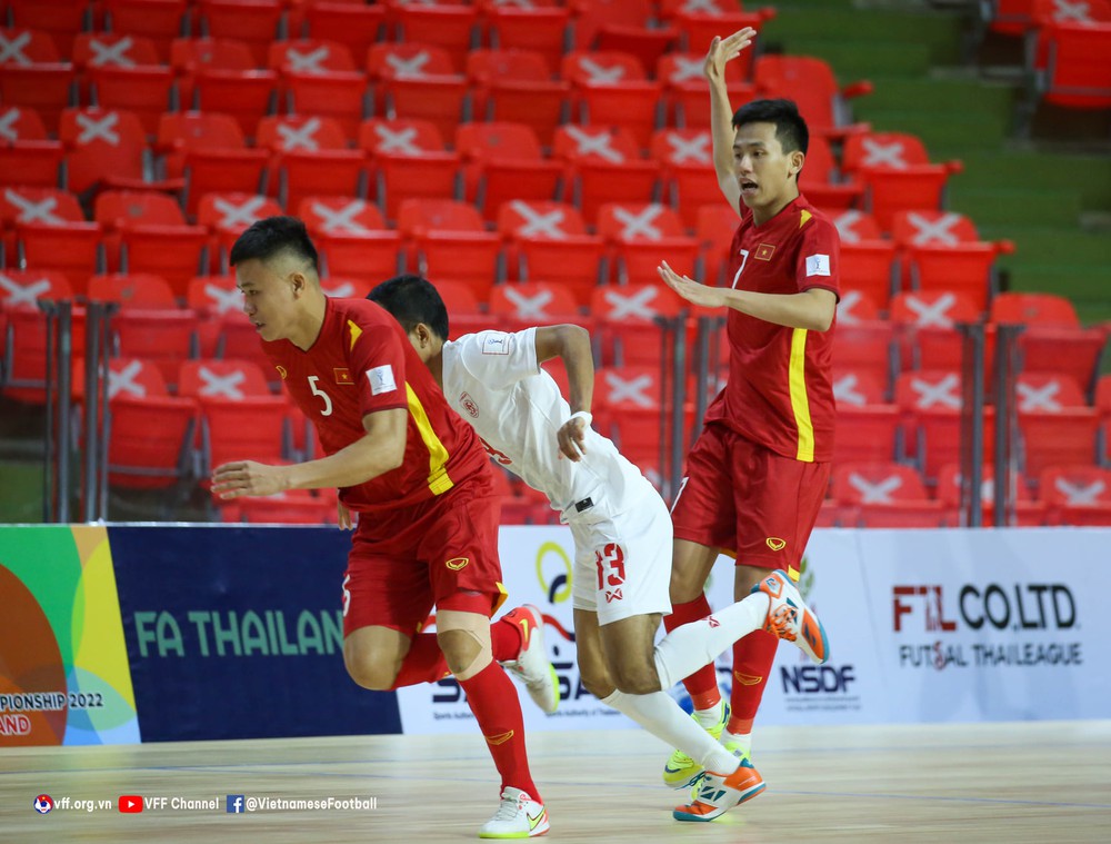 Bùng nổ tại World Cup, sảy chân nơi 'ao làng', điều gì đang xảy ra với tuyển Việt Nam?