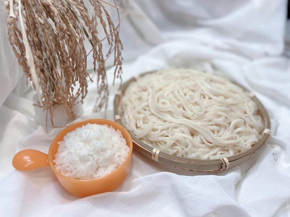 How to make vermicelli and pho from cold, chewy rice is very simple - Photo 1.