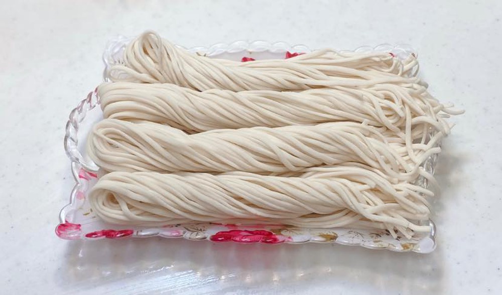 How to make vermicelli and pho from chewy cold rice is very simple - Photo 4.