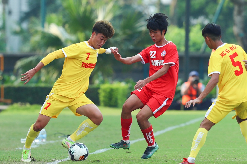 Tái hiện siêu phẩm của Beckham, đàn em Quang Hải lội ngược dòng ngoạn mục lên ngôi vô địch - Ảnh 3.