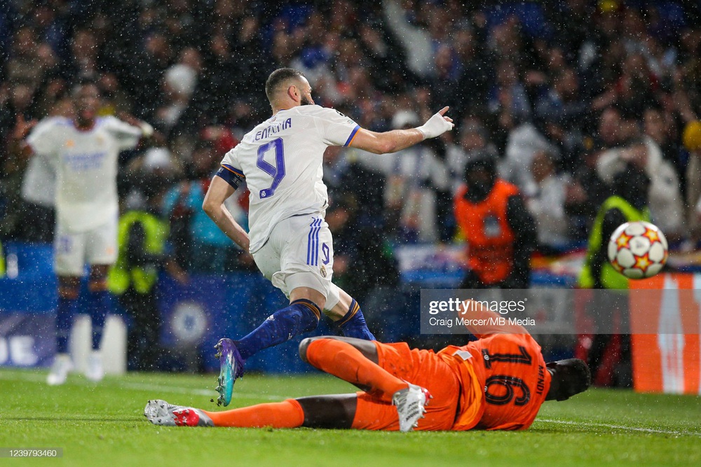 Benzema lập hat-trick nhấn chìm Chelsea; Bayern thua sốc dưới tay Tàu ngầm vàng - Ảnh 2.
